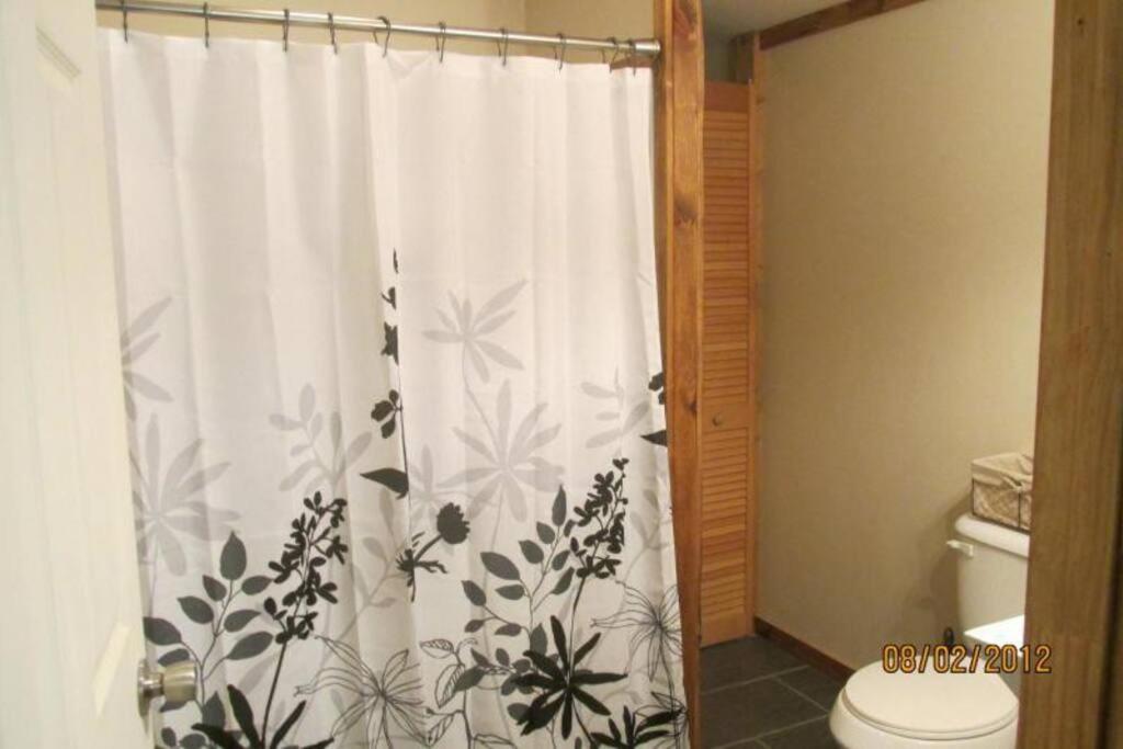 Our Private Wooded Cabin Chatham Екстер'єр фото